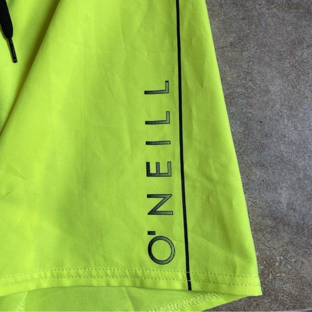 O'Neill Men's Neon Green Hyperfreak Board Shorts - Size 34 - Picture 2 of 4